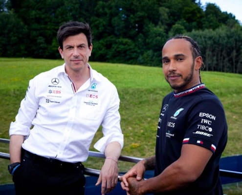 Lewis-Hamilton-Mercedes-Benz